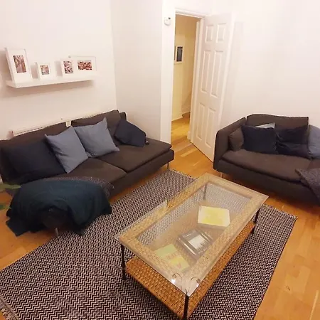 Apartment Lovely 2 Bedroom Period Garden Flat.