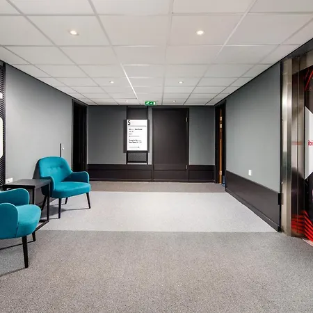 Ibis London Heathrow Terminal 5 Hotel 3*