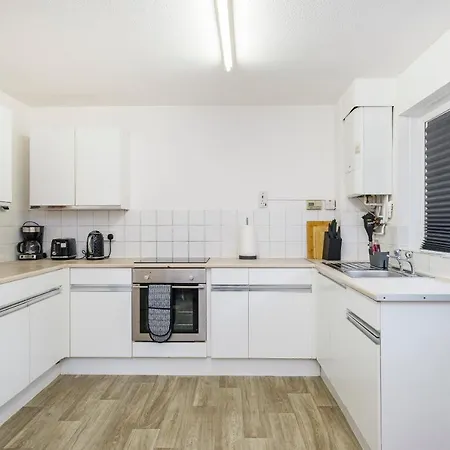 Spacious 3 Bed 1 Bath Hse W Guest Toilet W Parking Near Excel - E16