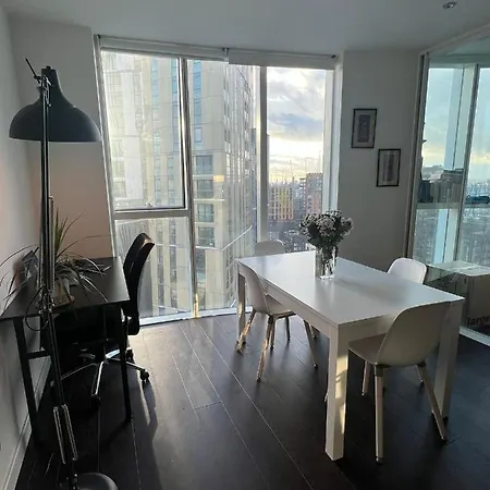 Luxury 2 Bed Flat Close To Victoria Station Lägenhet London