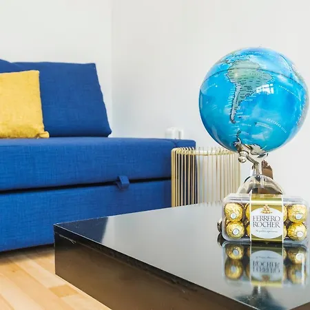 Apartment Spacious 3 Bed 1 Bath Hse W Guest Toilet W Parking Near Excel - E16 London