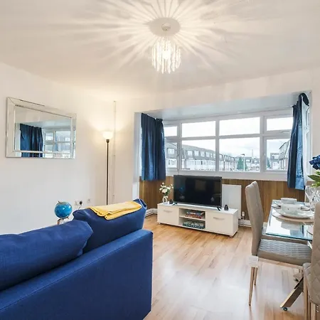 Apartment Spacious 3 Bed 1 Bath Hse W Guest Toilet W Parking Near Excel - E16 *
