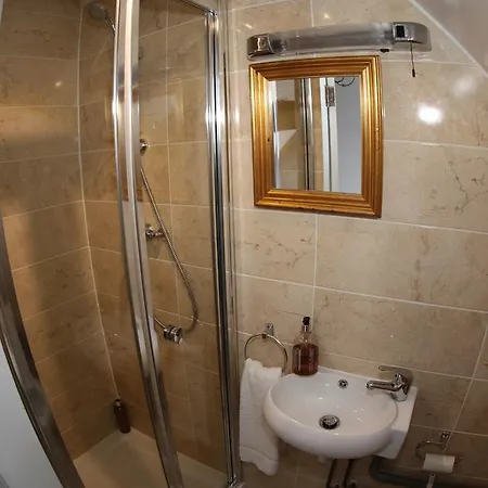 Heathrow Hotel 2*