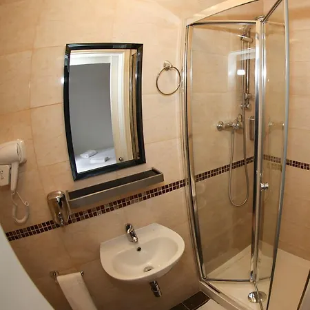 Heathrow 2* Hillingdon