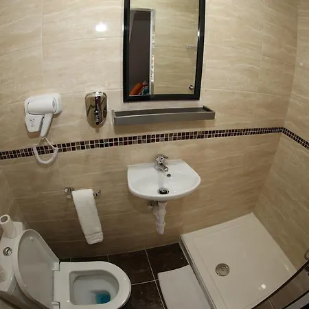 Heathrow Hotel 2*