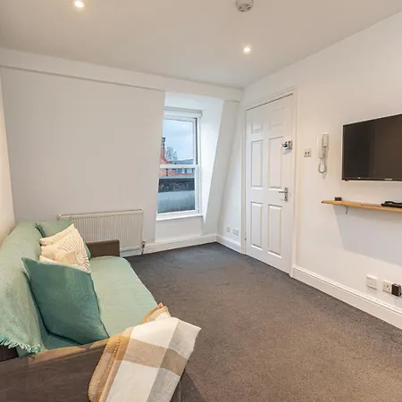 Apartment Modern Studio Flat With Balcony On The King's Road In Chelsea, London