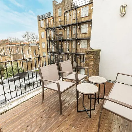 Modern Studio Flat With Balcony On The King's Road In Chelsea, Appartamento Londra