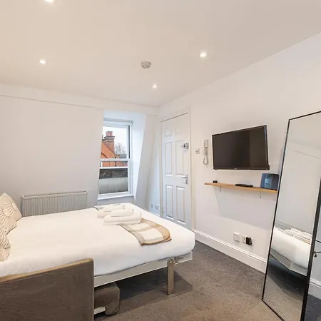 Apartment Modern Studio Flat With Balcony On The King's Road In Chelsea,