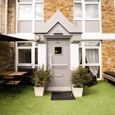 Homely 4 Bedroom House In Brixton London