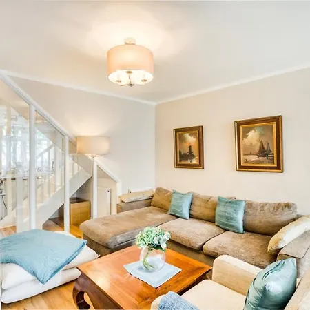 Homely 4 Bedroom House In Brixton Apartment