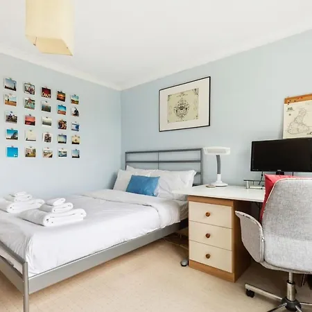 Spacious 2 Bedroom In Cricklewood London