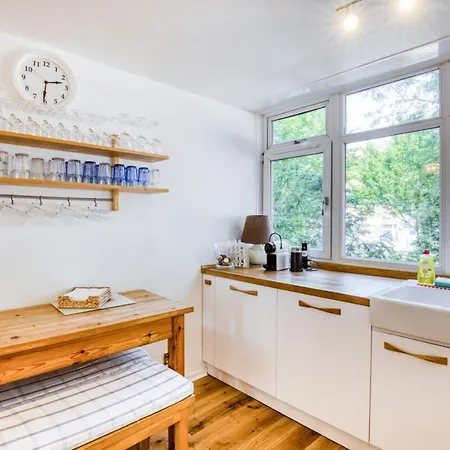 Homely 4 Bedroom House In Brixton London