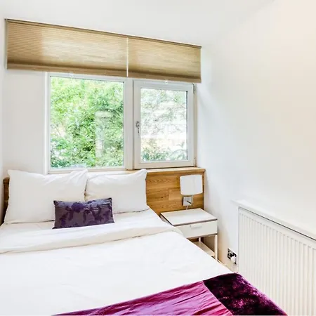 Homely 4 Bedroom House In Brixton *