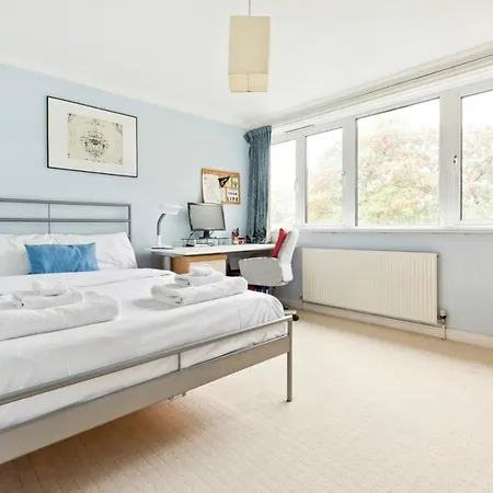 Spacious 2 Bedroom In Cricklewood