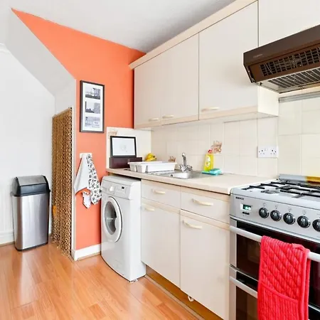 Spacious 2 Bedroom In Cricklewood