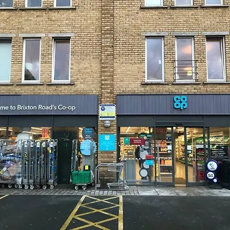 Large 1 Bed Serviced Apartment In The Town Centre Apartment