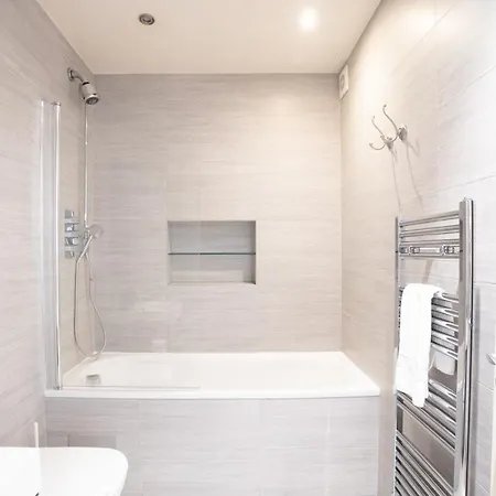 Perfect For Business & Corporate Stays - Three Bed With View Shoreditch Apartment London
