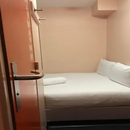 Hotel Easyhotel Victoria
