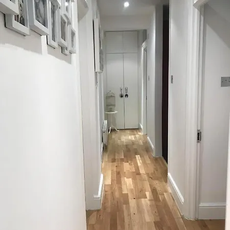 Bright Balham Apartment *