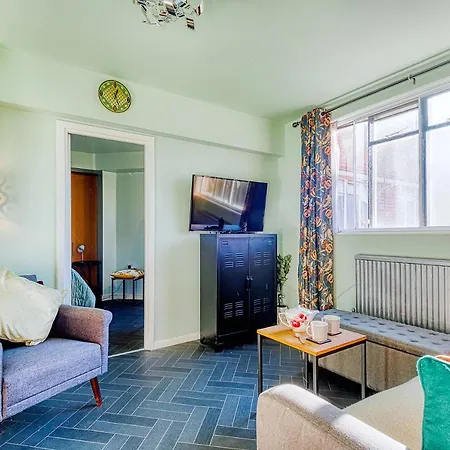 Warm And Welcoming In Putney By Underthedoormat Apartment London