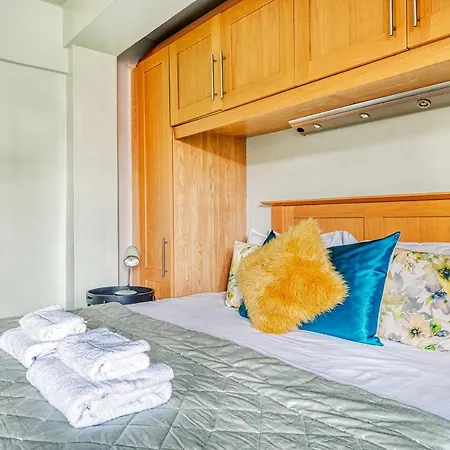 Apartment Warm And Welcoming In Putney By Underthedoormat