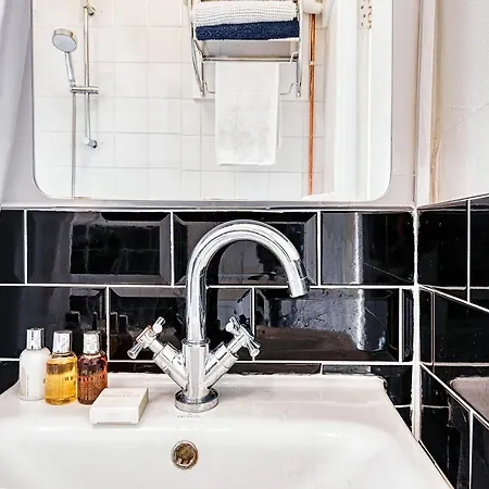 Apartment Warm And Welcoming In Putney By Underthedoormat *