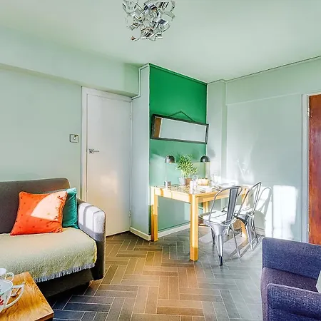 Apartment Warm And Welcoming In Putney By Underthedoormat *