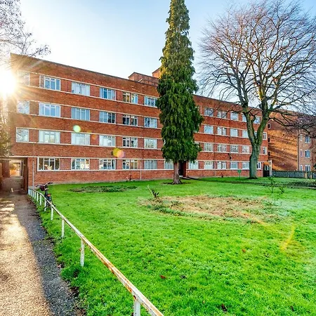 Warm And Welcoming In Putney By Underthedoormat * London