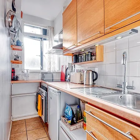 Apartment Warm And Welcoming In Putney By Underthedoormat *