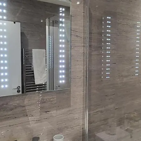 Garland Stylish 1 In Greater Apartment London