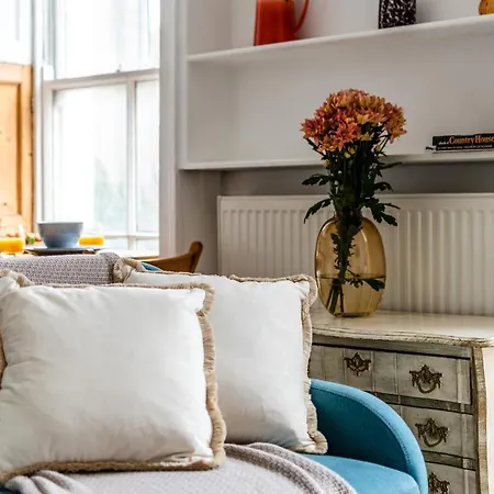 Charming 1 Bed Apartment Near Museum Apartment