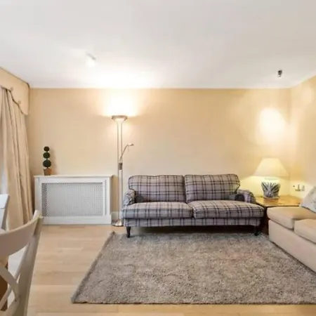 Bright 2 Bedroom Near The Natural History Museum * London