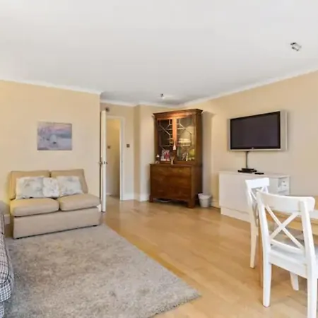 Bright 2 Bedroom Near The Natural History Museum Apartment London