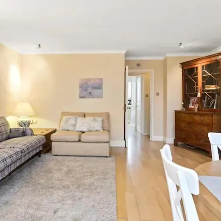 Bright 2 Bedroom Near The Natural History Museum *