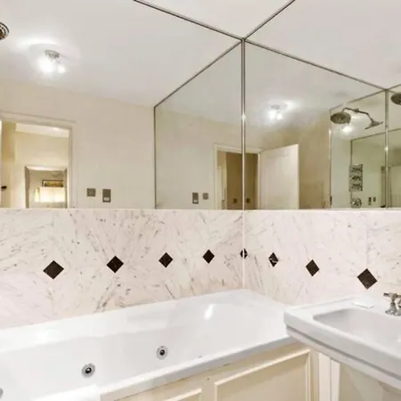 Apartment Bright 2 Bedroom Near The Natural History Museum London