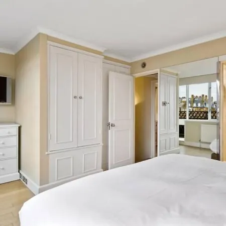 Bright 2 Bedroom Near The Natural History Museum London
