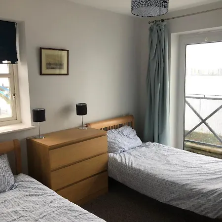 Thames View & Free Parking - Perfect Long Workers Only Appartamento Londra