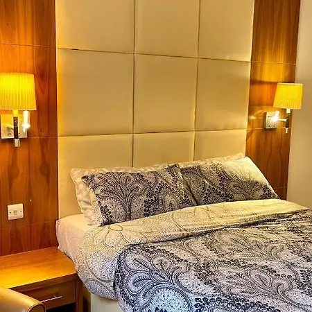 Sloane Square Apartment *