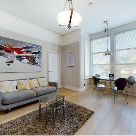 Super 1 Bedroom Flat In Near Middlesex With Private Parking Hendon