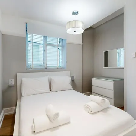 Super 1 Bedroom Flat In Near Middlesex With Private Parking