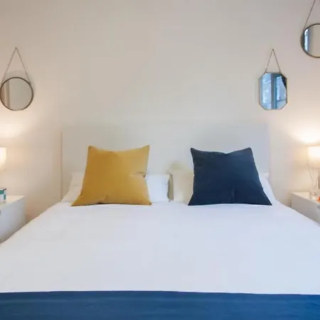 Stylish By Hyde Park Apartment *