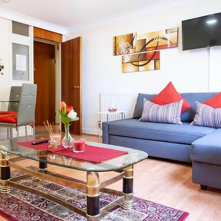 Stylish By Hyde Park Apartment