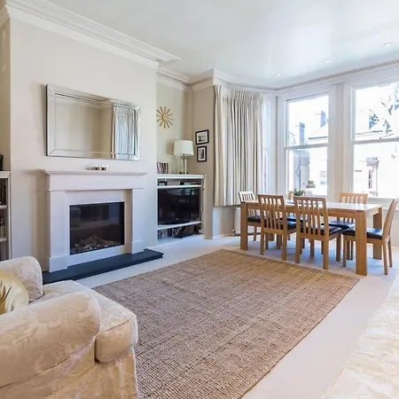 Homely 2 Bedroom Victorian In Hampstead