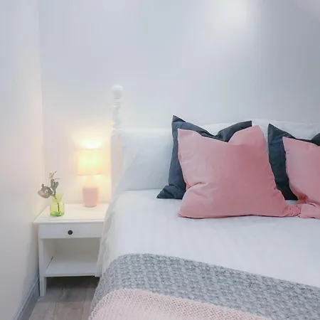 C Bright Lovely 1-bed Loft With Parking Apartment Woodford