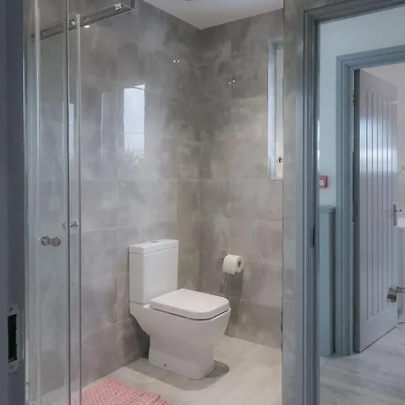 C Bright Lovely 1-bed Loft With Parking