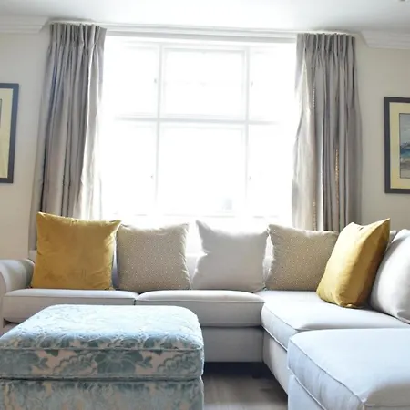 Spacious And Stylish 1 Bedroom Flat Near Chelsea *