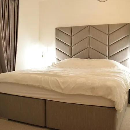Apartment Bright 2 Bedroom Flat In Park Royal *