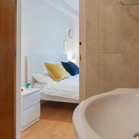 Stylish By Hyde Park Apartment *