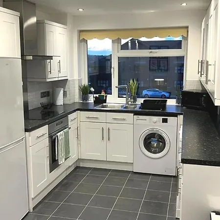 Fw Haute Apartments: Pet-friendly Stanmore With Free Wi-fi & Parking *