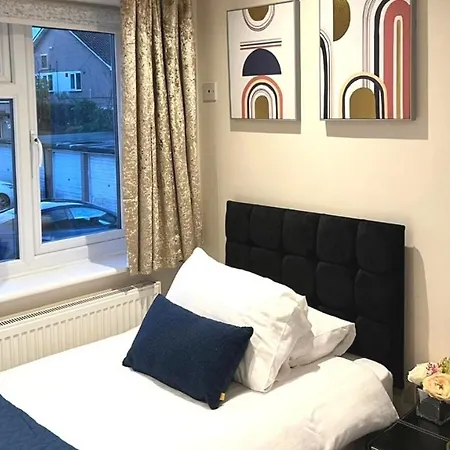 Fw Haute Apartments: Pet-friendly Stanmore With Free Wi-fi & Parking Apartment *